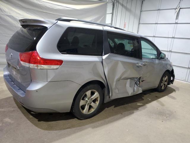 5TDKK3DCXCS211426 - 2012 TOYOTA SIENNA LE فضي صورة 3
