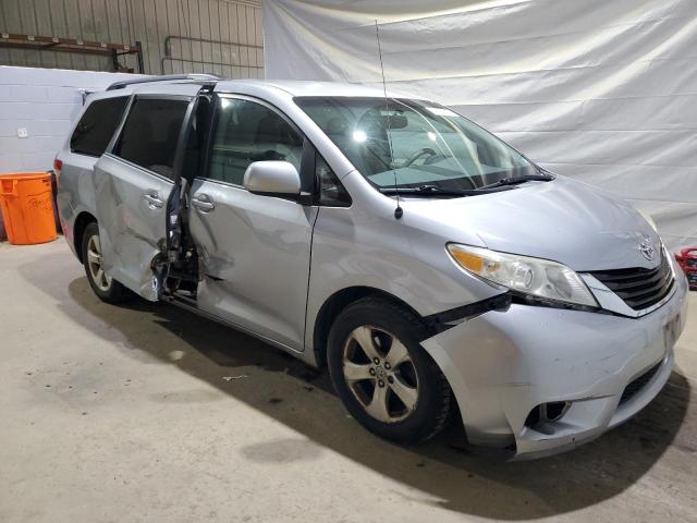 5TDKK3DCXCS211426 - 2012 TOYOTA SIENNA LE فضي صورة 4