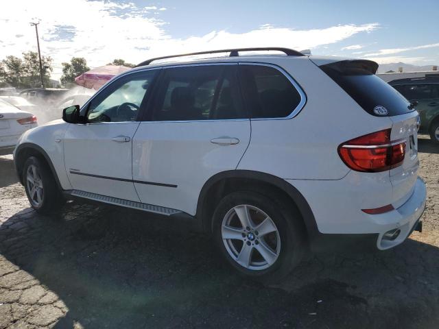 5UXZW0C54D0B96304 - 2013 BMW X5 XDRIVE35D WHITE photo 2