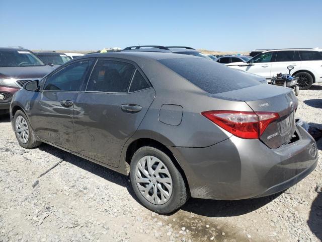 5YFBURHE9JP830386 - 2018 TOYOTA COROLLA L GRAY photo 2