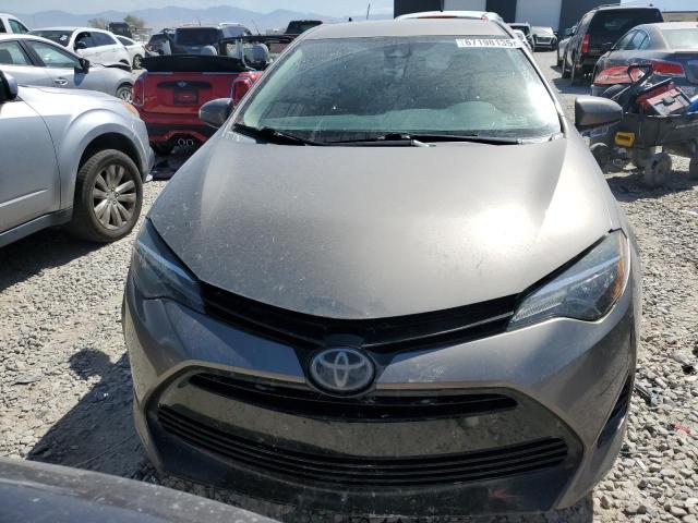 5YFBURHE9JP830386 - 2018 TOYOTA COROLLA L GRAY photo 5