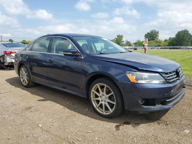 1VWBV7A35FC038159 - 2015 VOLKSWAGEN PASSAT SE BLUE photo 4