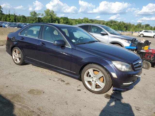 WDDGF5EB3BA418026 - 2011 MERCEDES-BENZ C-CLASS 300 BLACK photo 4