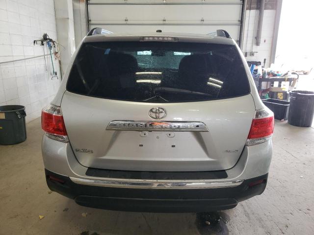 5TDDK3EH9DS215715 - 2013 TOYOTA HIGHLANDER LIMITED SILVER photo 6