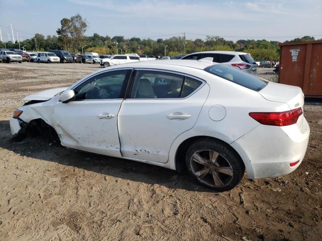 19VDE1F77EE011338 - 2014 ACURA ILX 20 TECH WHITE photo 2