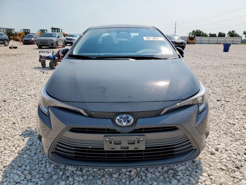 JTDBCMFE5S3087907 - 2025 TOYOTA COROLLA LE CHARCOAL photo 5