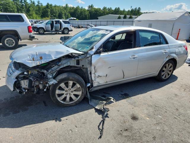2005 TOYOTA AVALON XL, 
