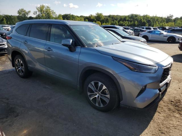 5TDGZRBH7MS067189 - 2021 TOYOTA HIGHLANDER XLE TEAL photo 4