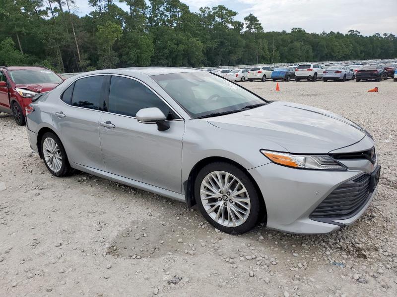 4T1B11HK5JU096540 - 2018 TOYOTA CAMRY L 银色 照片 4