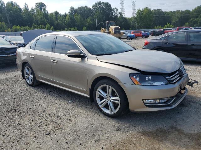 1VWBT7A31FC025267 - 2015 VOLKSWAGEN PASSAT SE 金色 照片 4