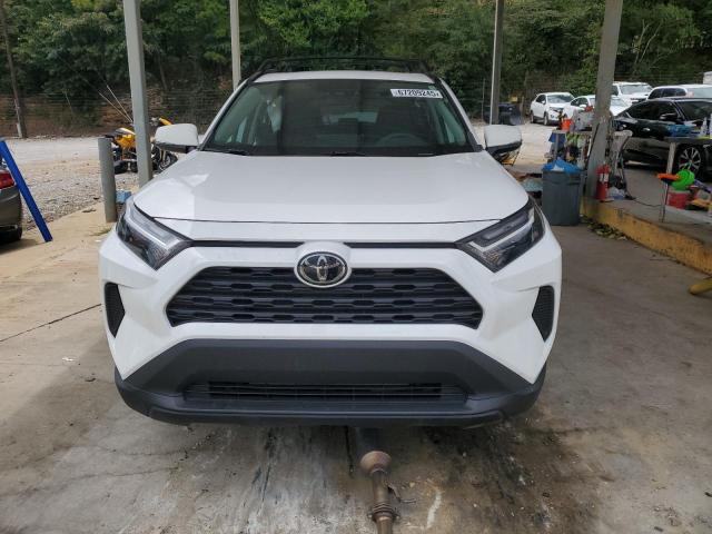 2T3P1RFV9PW388158 - 2023 TOYOTA RAV4 XLE WHITE photo 5