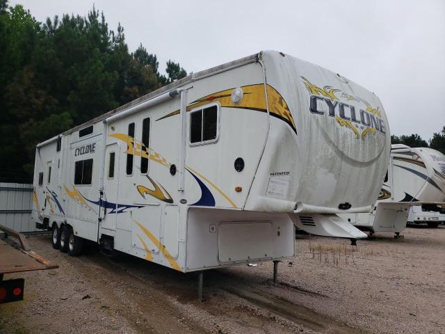 5SFGF40349E050685 - 2009 HEARTLAND CYCLONE WHITE photo 1