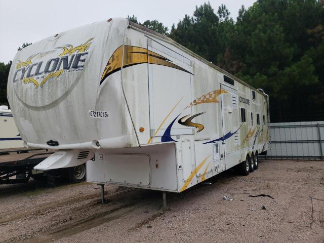 5SFGF40349E050685 - 2009 HEARTLAND CYCLONE WHITE photo 2