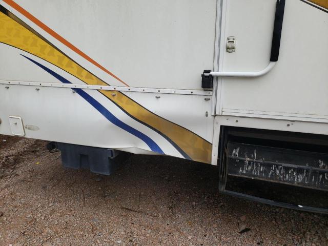 5SFGF40349E050685 - 2009 HEARTLAND CYCLONE WHITE photo 9