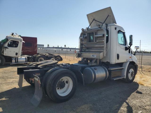 3AKBGBDV6FSGT1106 - 2015 FREIGHTLINER CASCADIA 1 WHITE photo 4