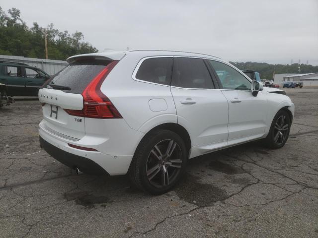 YV4A22RK1J1054592 - 2018 VOLVO XC60 T6 MOMENTUM WHITE photo 3