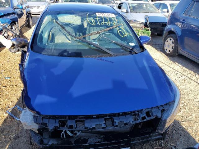 3KPFL4A75JE209828 - 2018 KIA FORTE LX BLUE photo 5