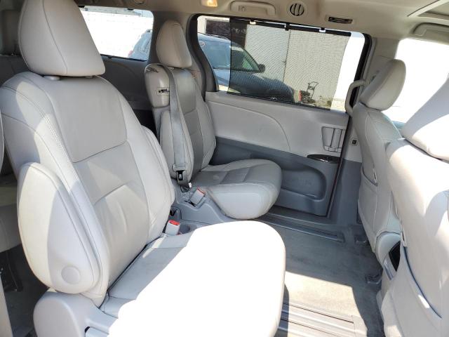 5TDYK3DC4FS562976 - 2015 TOYOTA SIENNA XLE RED photo 11