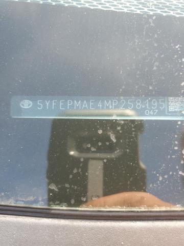 5YFEPMAE4MP258195 - 2021 TOYOTA COROLLA LE WHITE photo 12