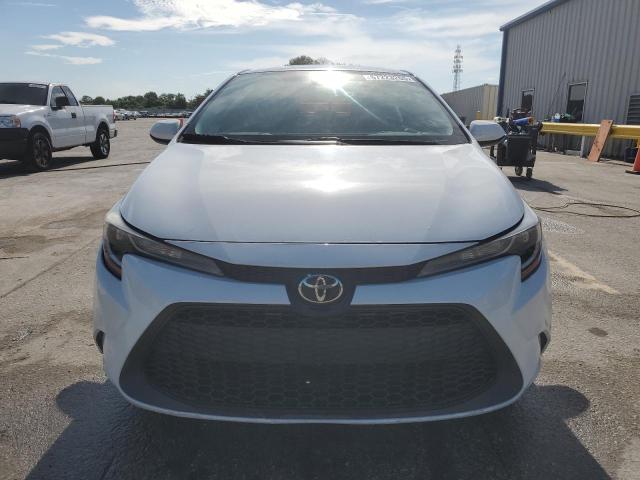 5YFEPMAE4MP258195 - 2021 TOYOTA COROLLA LE WHITE photo 5