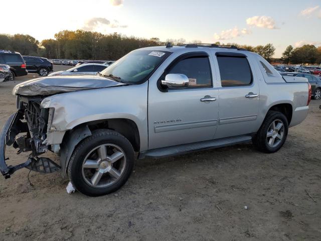 3GNTKFE36BG329370 - 2011 CHEVROLET AVALANCHE LT SILVER photo 1