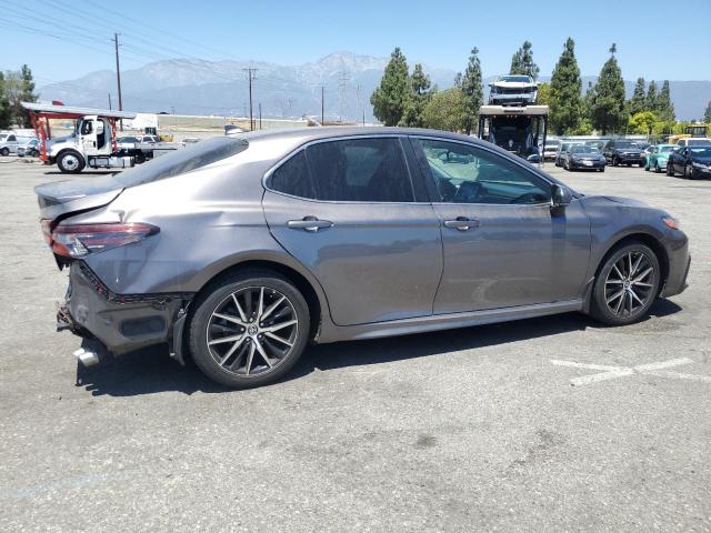 4T1G11AK8NU065000 - 2022 TOYOTA CAMRY SE GRAY photo 3