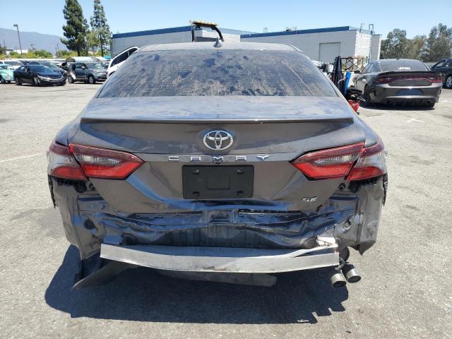 4T1G11AK8NU065000 - 2022 TOYOTA CAMRY SE GRAY photo 6