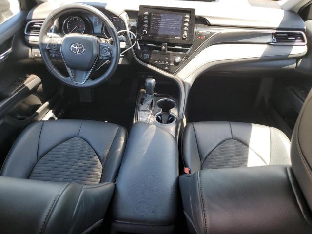 4T1G11AK8NU065000 - 2022 TOYOTA CAMRY SE GRAY photo 8