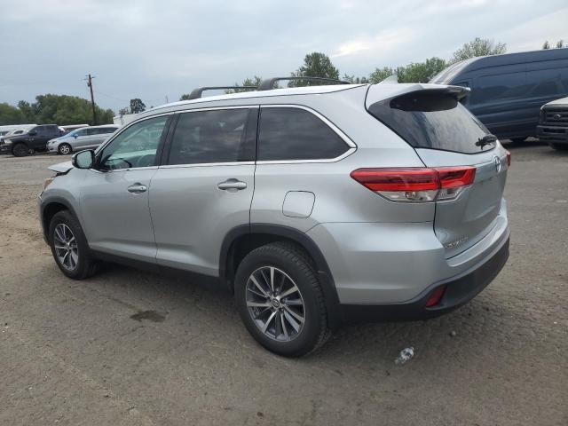 5TDJZRFH9KS620972 - 2019 TOYOTA HIGHLANDER SE SILVER photo 2