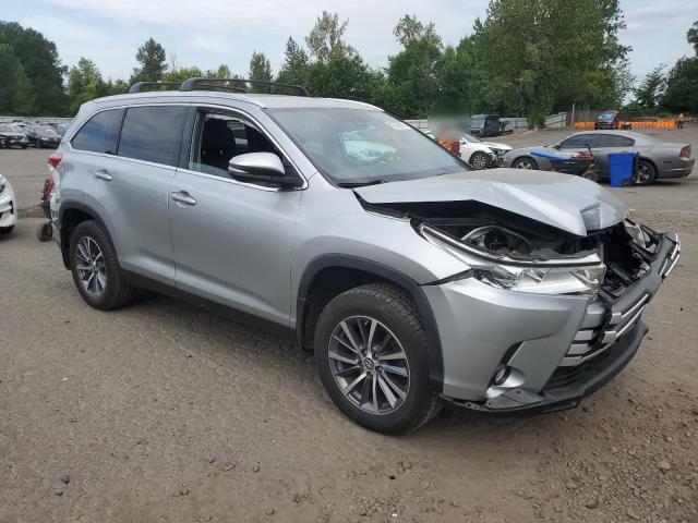 5TDJZRFH9KS620972 - 2019 TOYOTA HIGHLANDER SE SILVER photo 4