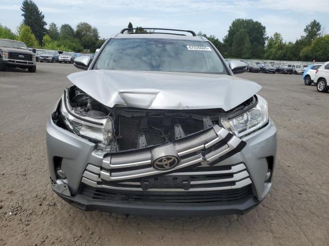 5TDJZRFH9KS620972 - 2019 TOYOTA HIGHLANDER SE SILVER photo 5