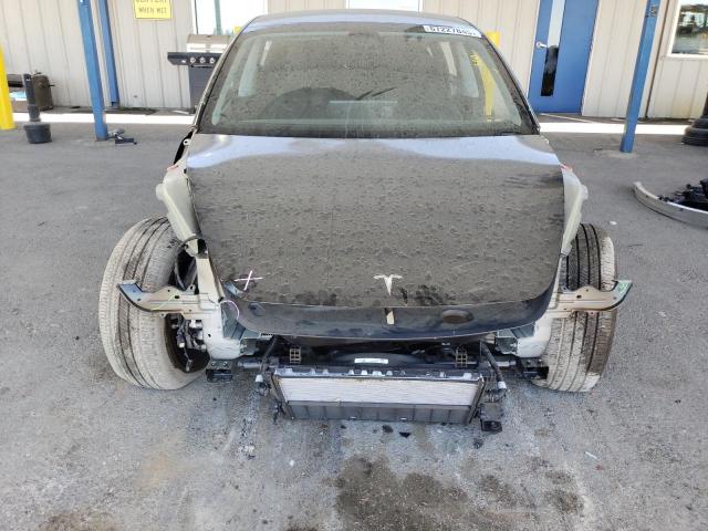 5YJ3E1EB2SF934051 - 2025 TESLA MODEL 3 أسود صورة 5