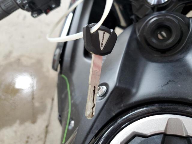 ML5EXER16SDAE5717 - 2025 KAWASAKI EX650 R BLACK photo 8