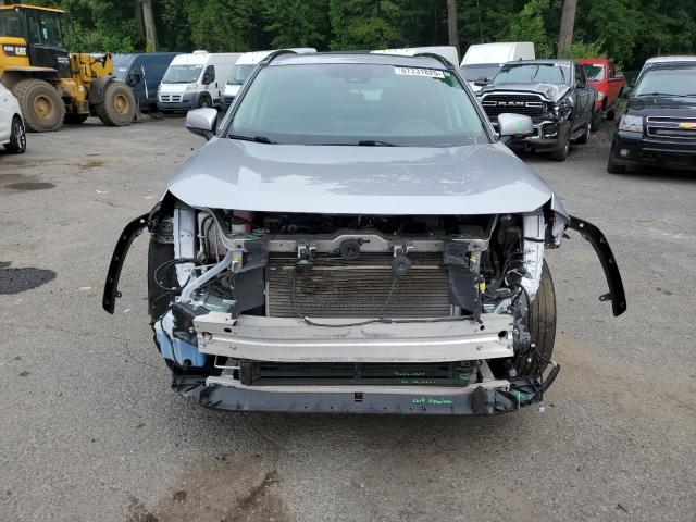 4T3RWRFV6RU123971 - 2024 TOYOTA RAV4 XLE SILVER photo 5
