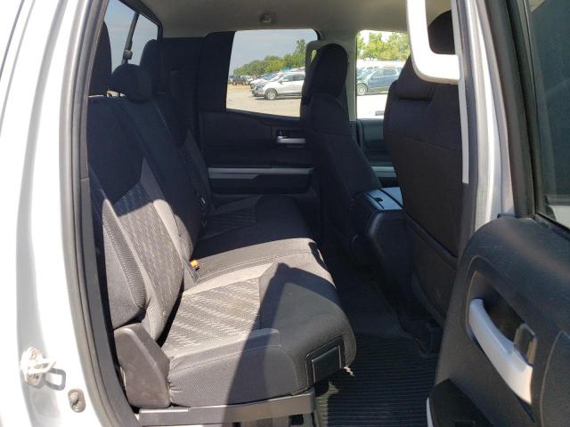 5TFUW5F1XJX707113 - 2018 TOYOTA TUNDRA DOUBLE CAB SR/SR5 GRAY photo 10