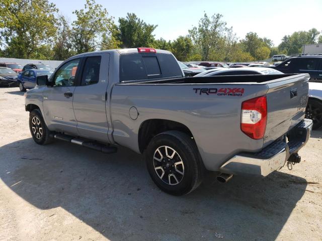 5TFUW5F1XJX707113 - 2018 TOYOTA TUNDRA DOUBLE CAB SR/SR5 GRAY photo 2