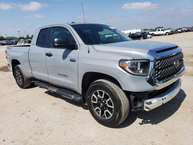 5TFUW5F1XJX707113 - 2018 TOYOTA TUNDRA DOUBLE CAB SR/SR5 GRAY photo 4