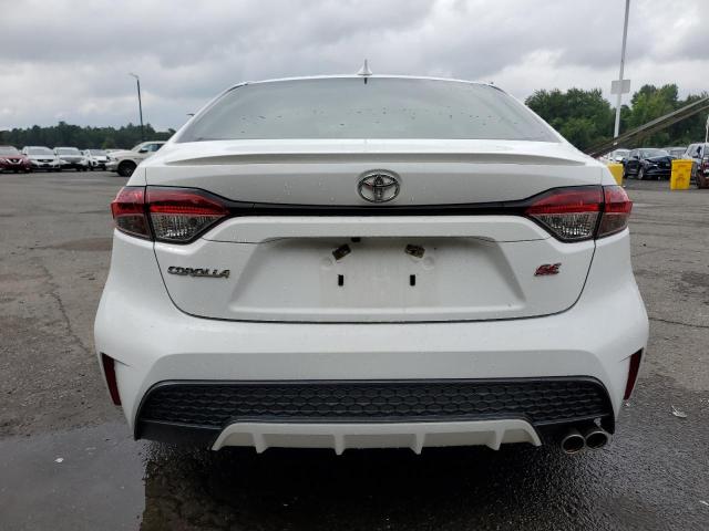 5YFS4MCE8MP064391 - 2021 TOYOTA COROLLA SE WHITE photo 6