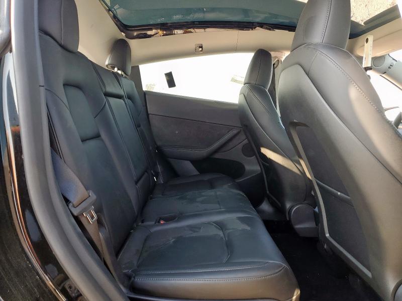 7SAYGAEE1RF192734 - 2024 TESLA MODEL Y Schwarz Foto 10