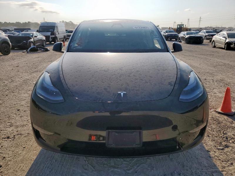 7SAYGAEE1RF192734 - 2024 TESLA MODEL Y Schwarz Foto 5