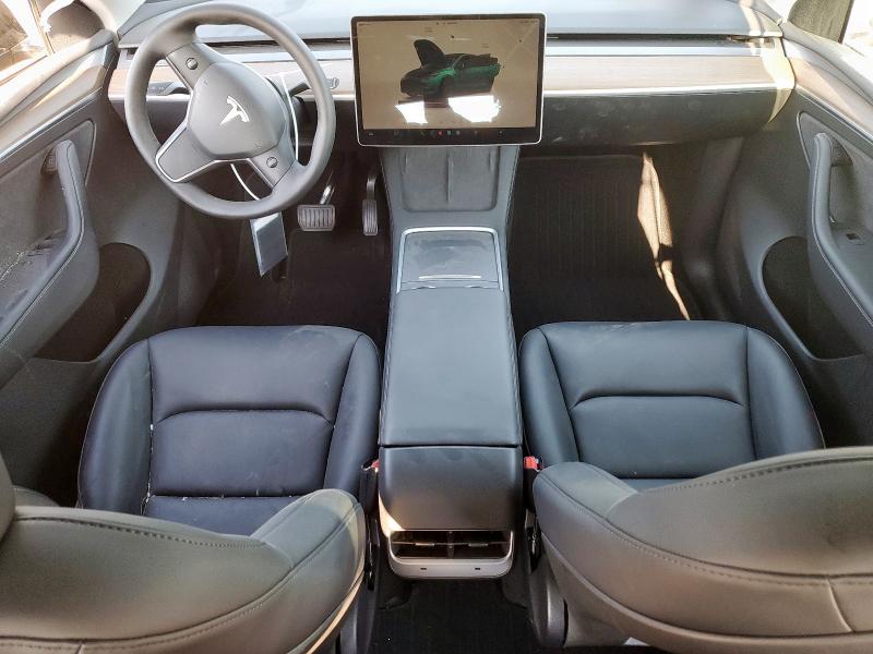 7SAYGAEE1RF192734 - 2024 TESLA MODEL Y Schwarz Foto 8