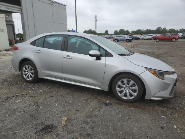 5YFEPMAE3MP193324 - 2021 TOYOTA COROLLA LE SILVER photo 4