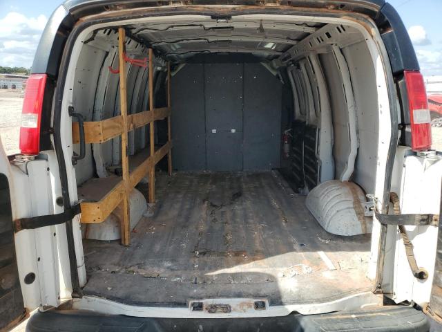 1GCWGAFG2K1236744 - 2019 CHEVROLET EXPRESS G2 WHITE photo 10