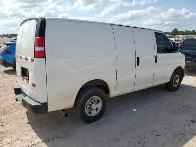 1GCWGAFG2K1236744 - 2019 CHEVROLET EXPRESS G2 WHITE photo 3