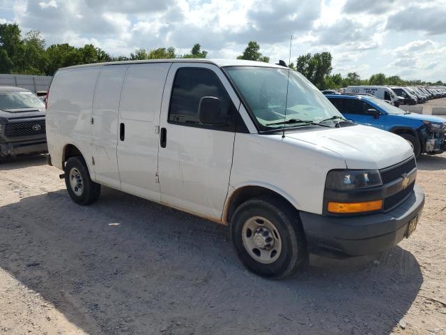1GCWGAFG2K1236744 - 2019 CHEVROLET EXPRESS G2 WHITE photo 4