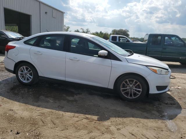 1FADP3F26FL204256 - 2015 FORD FOCUS SE WHITE photo 4