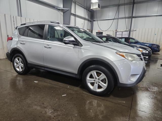 2T3WFREV3DW060325 - 2013 TOYOTA RAV4 XLE 银色 照片 4