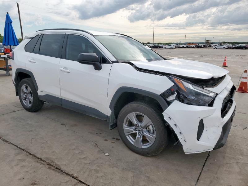 4T3LWRFV2PU108810 - 2023 TOYOTA RAV4 LE Weiß Foto 4