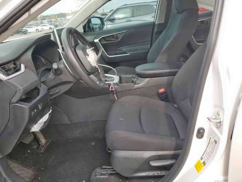 4T3LWRFV2PU108810 - 2023 TOYOTA RAV4 LE Weiß Foto 7