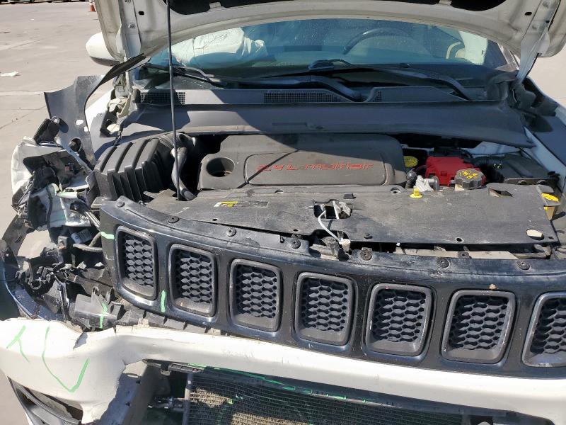 3C4NJCBB5KT726090 - 2019 JEEP COMPASS LATITUDE Beyaz fotoğraf 12